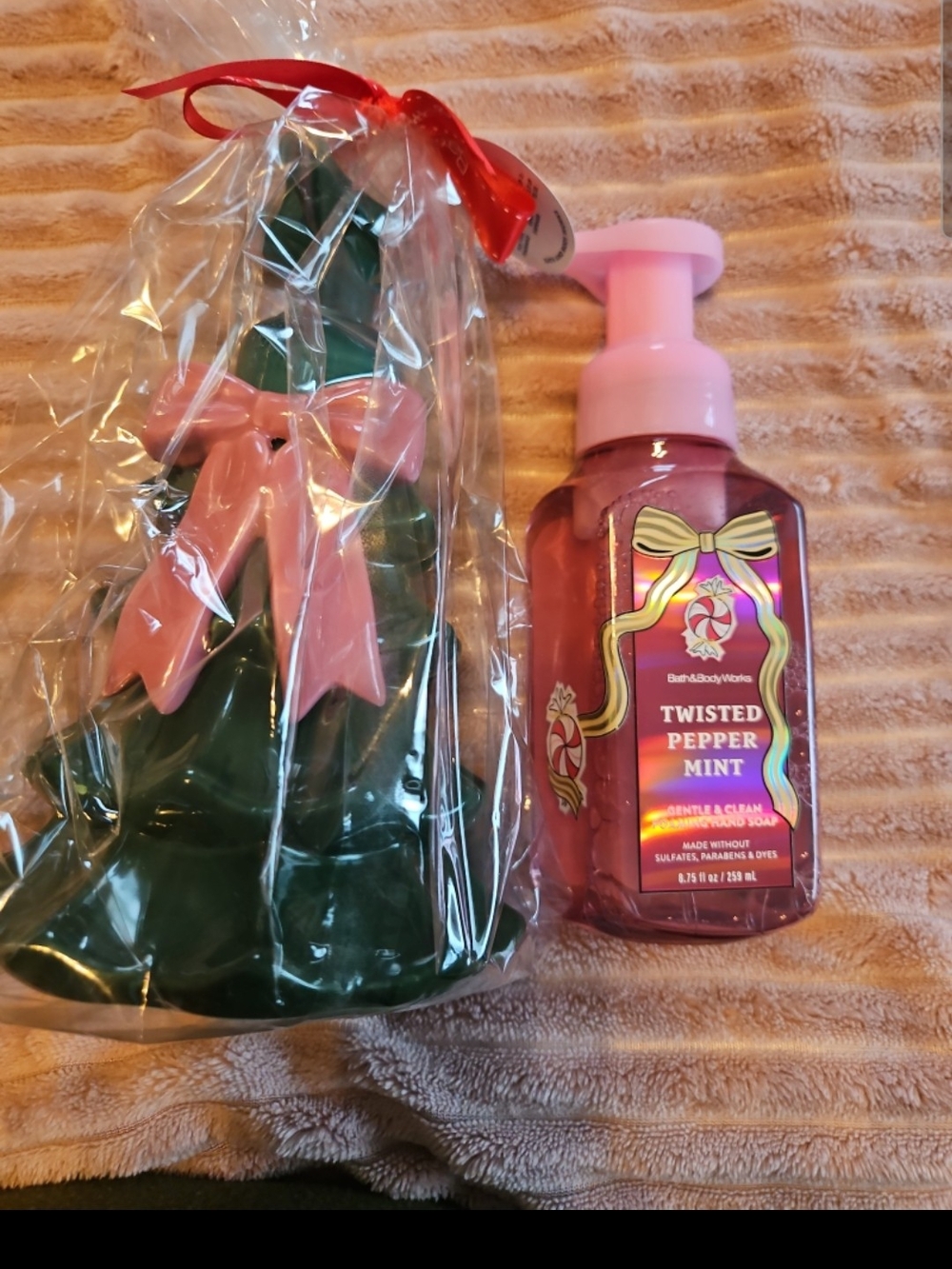 Bath & Body Works Twisted Peppermint Foaming Hand Soap - Pink